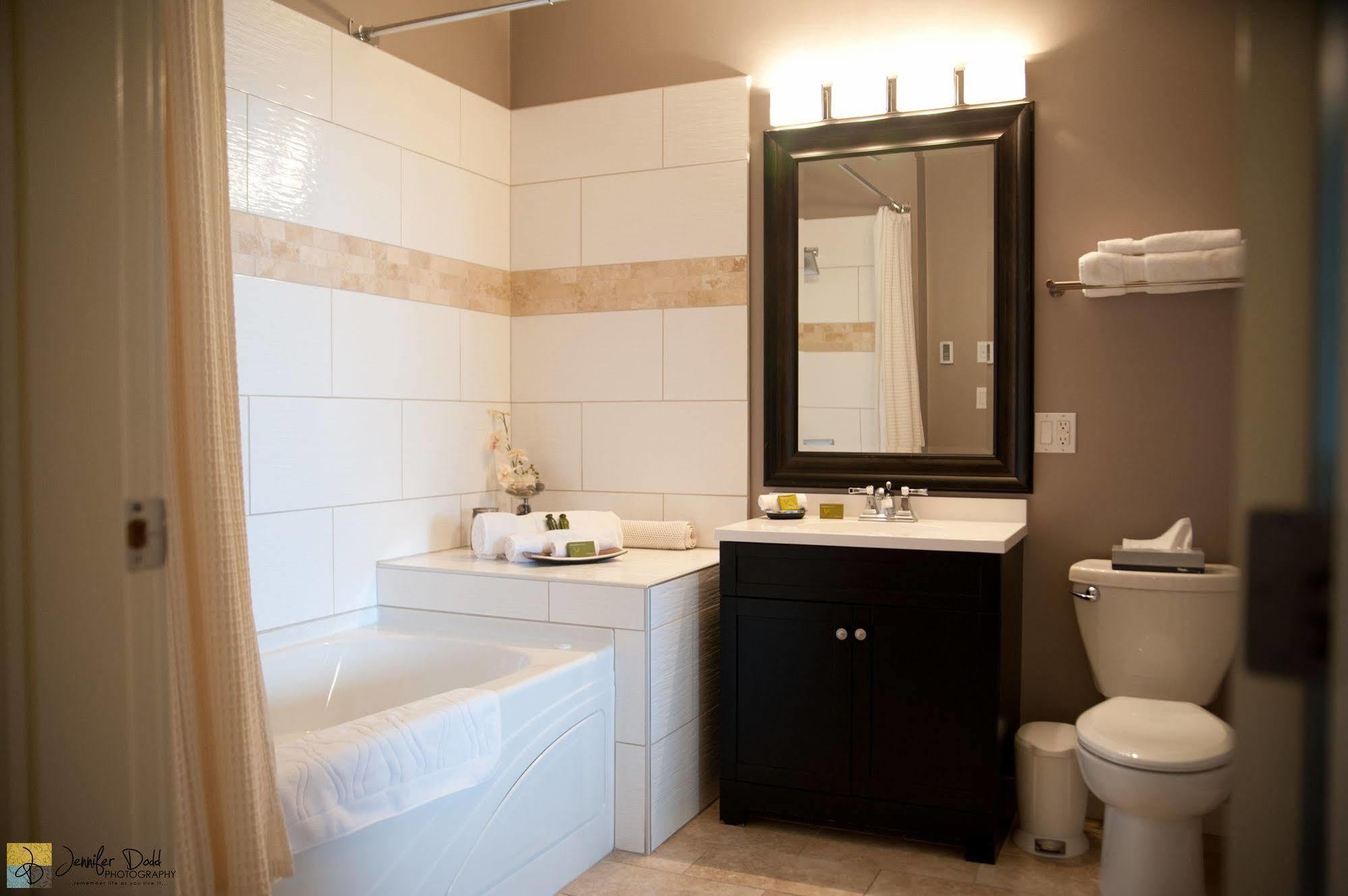 Beyond Bliss Suites & Spa Powell River Ngoại thất bức ảnh